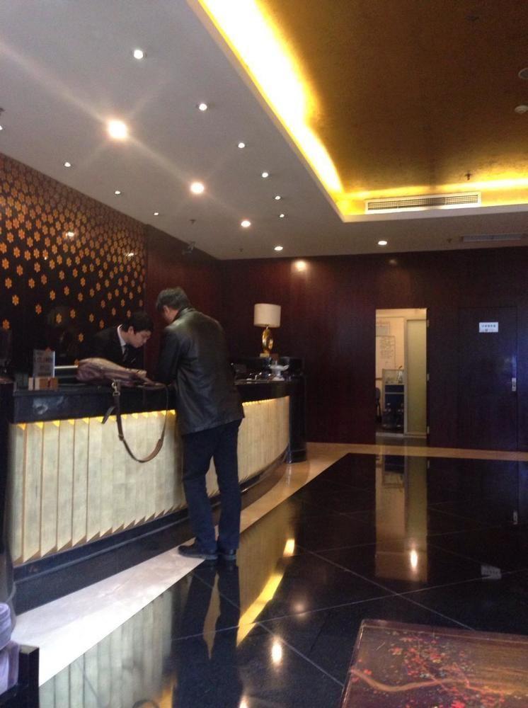 Rong Impression International Hotel Чънду Екстериор снимка