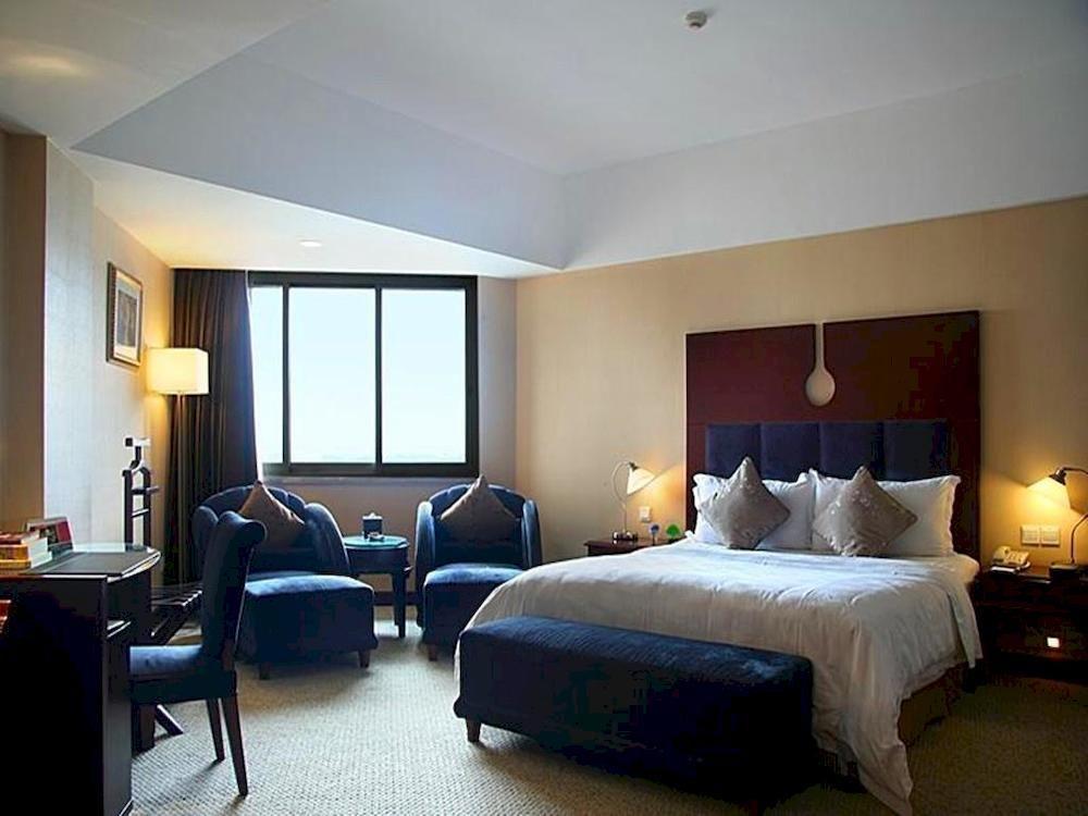 Rong Impression International Hotel Чънду Екстериор снимка