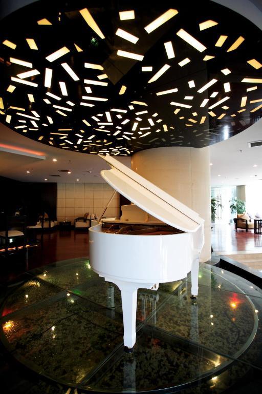 Rong Impression International Hotel Чънду Екстериор снимка