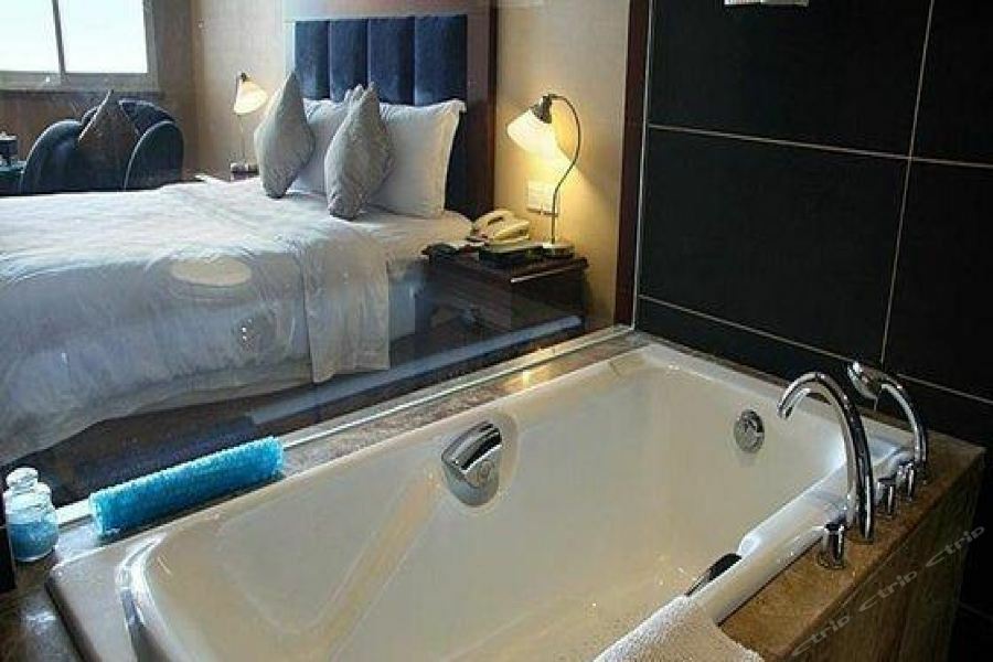 Rong Impression International Hotel Чънду Екстериор снимка